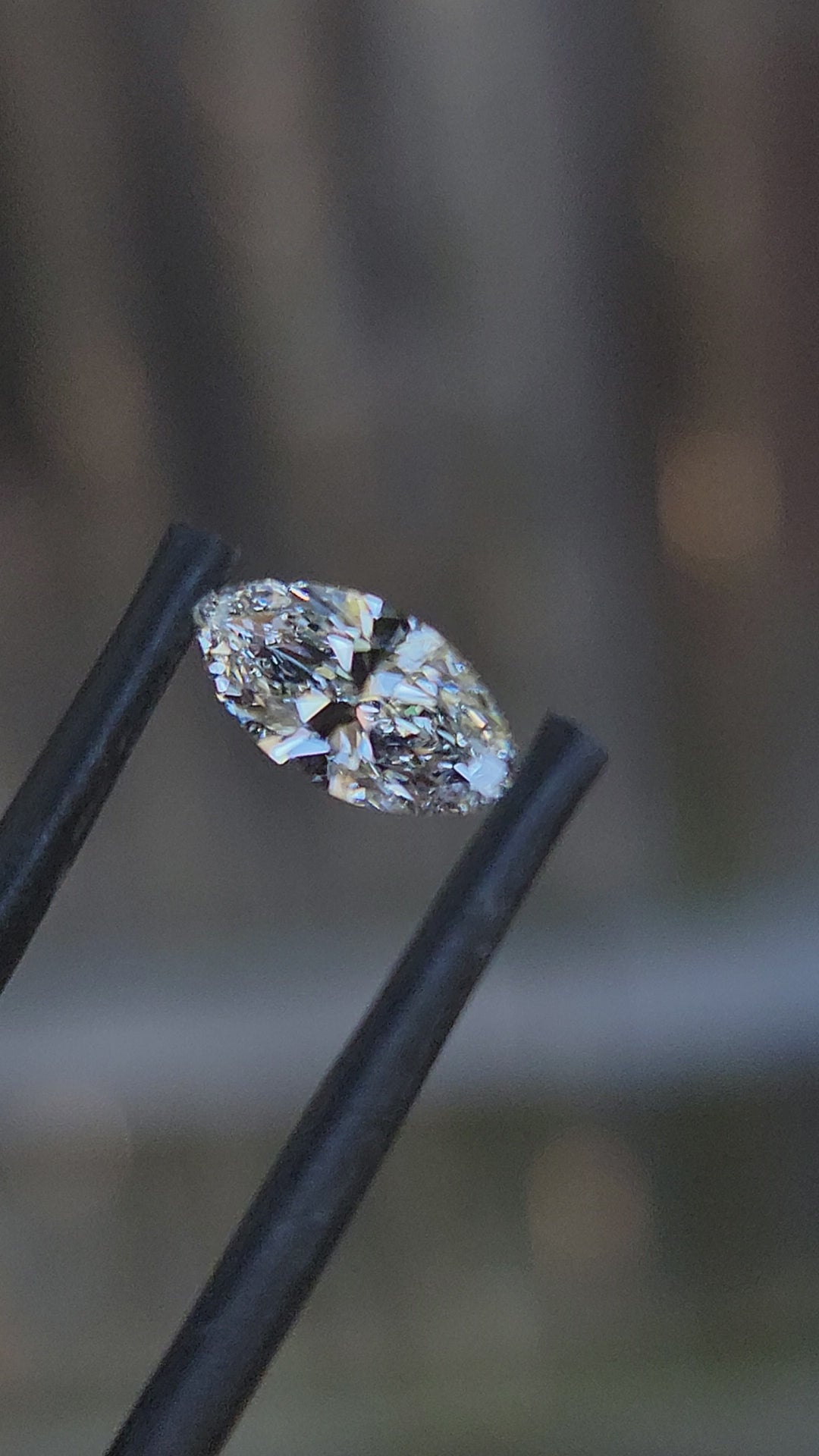 Liste personnalisée - Bague en diamant cultivé en laboratoire avec bande de contour gravée de feuilles