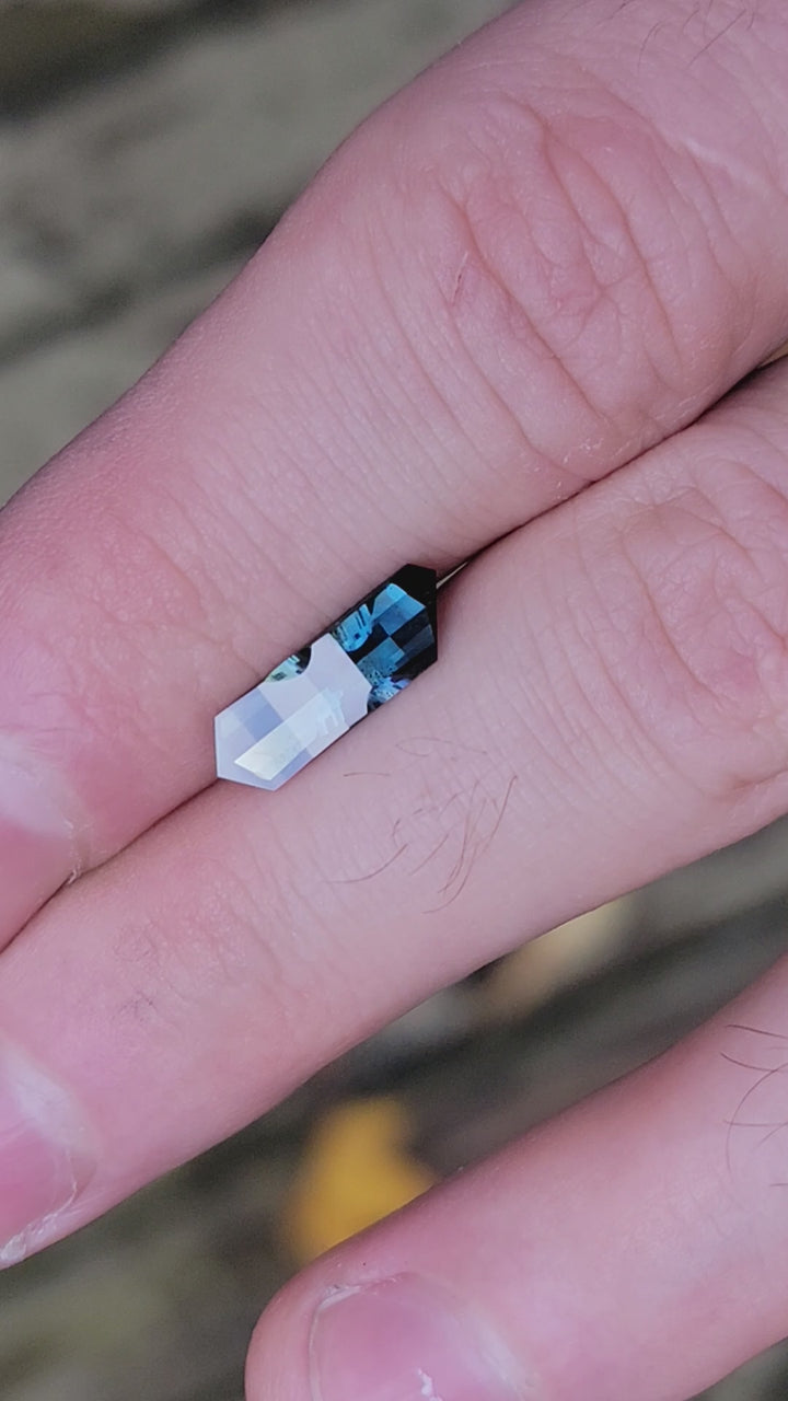 Saphir Bleu/Vert &amp; Jaune 2.2 carats - Taille Pixel Fantasy, 15.2x4.7mm