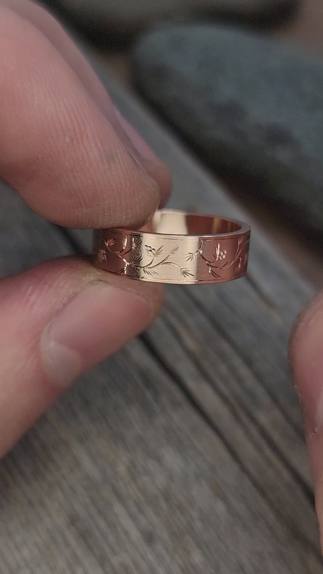 6x1.2mm Pine Sprigs & Pine Cones Variation 1 - Gold Bright Cut Engraved Band