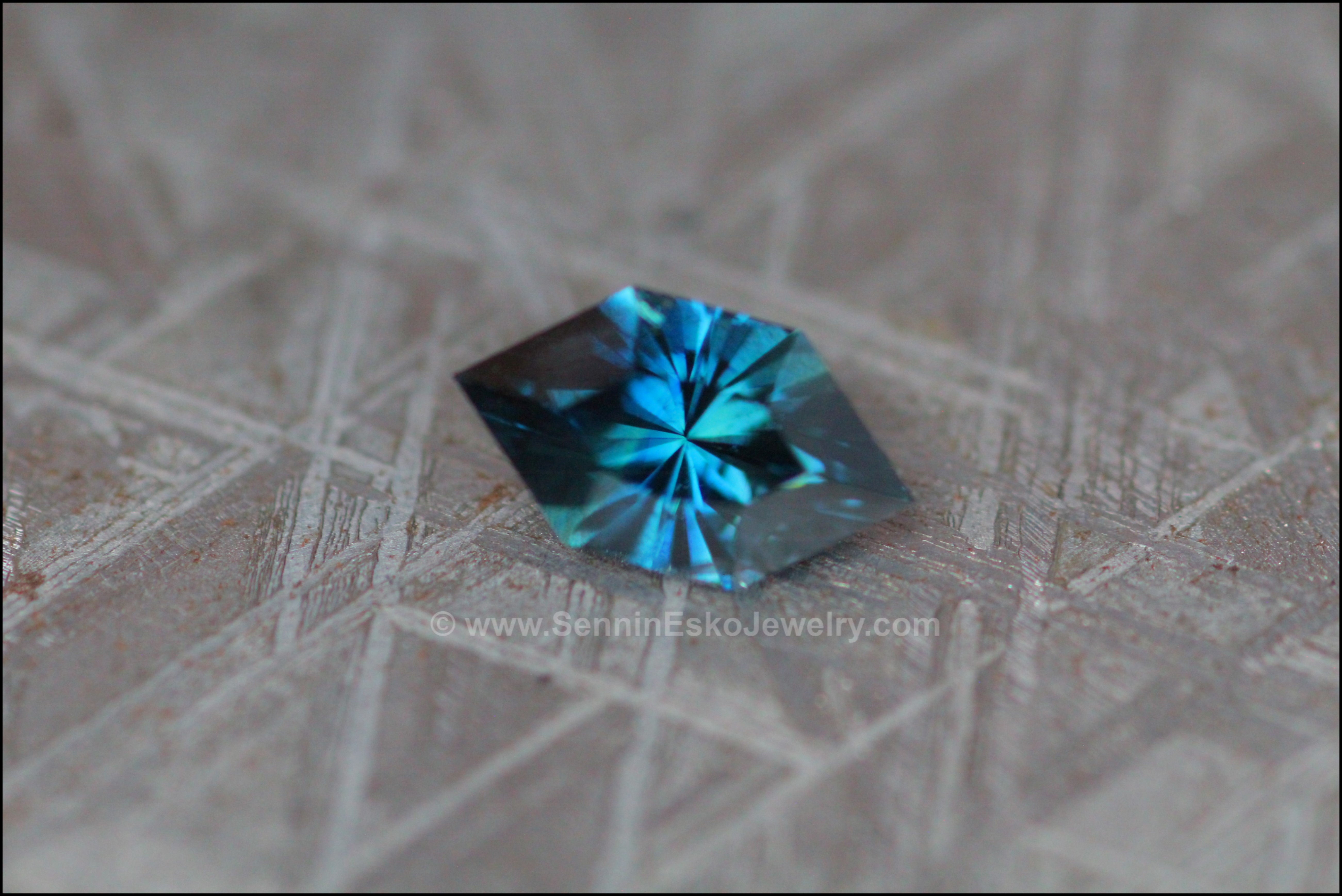 天然石Gemstone 1ct Inky Blue-Green Kenyan Sapphire Hexagon - 8.8x5mm – Sennin