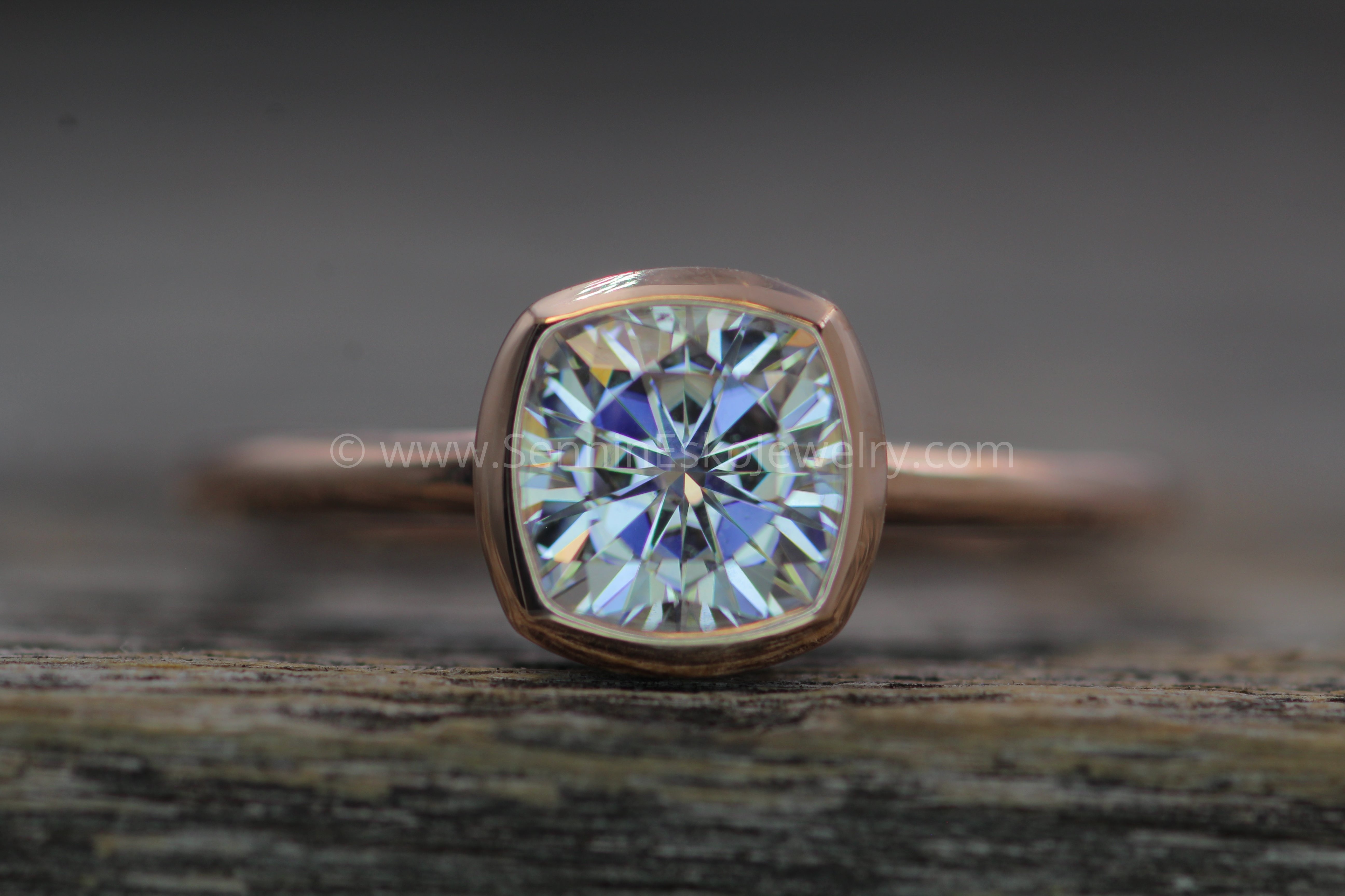 Sinai 30ml 2本 Colorless Moissanite 6x6mm Cushion Cut Bezel Solitaire Ring