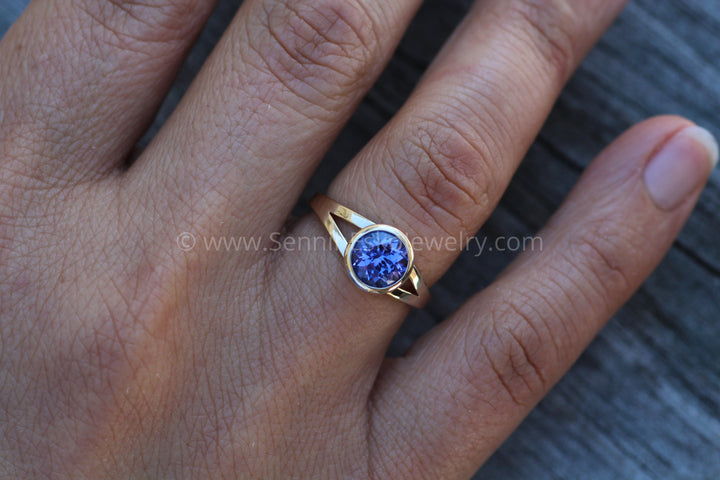 Medium Weight Solitaire Split Band Bezel Ring Setting - Tanzanite Depicted (Setting Only, Center Stone Sold Separately) Sennin Esko Jewelry Jewelry, moon ring, Rings, Round Tanzanite, Sennin Esko, Tanzanite, Tanzanite Gold, Tanzanite Jewelr Loose Settings