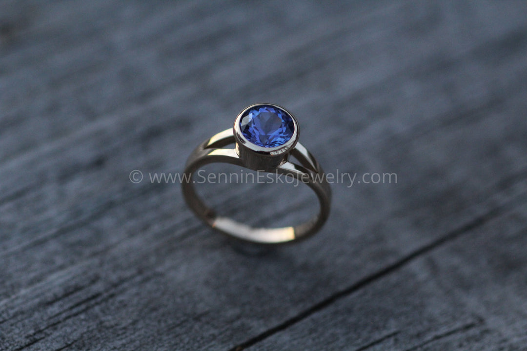 Medium Weight Solitaire Split Band Bezel Ring Setting - Tanzanite Depicted (Setting Only, Center Stone Sold Separately) Sennin Esko Jewelry Jewelry, moon ring, Rings, Round Tanzanite, Sennin Esko, Tanzanite, Tanzanite Gold, Tanzanite Jewelr Loose Settings