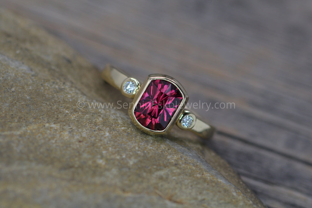 Three Gem Diamond accented Yellow Gold Bezel Ring Setting - Depicted with a Precision Cut Umba Garnet (Setting Only, Center Stone Sold Separately) Sennin Esko Jewelry Bezel Setting, Diamond Alternative, Green Amethyst, Green Amethyst Ring, Prasiolite Ring, Recycled E Loose Settings