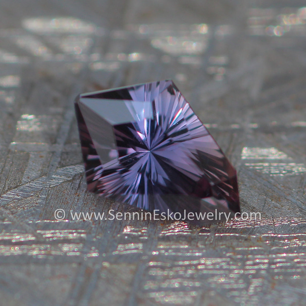 【pharfaite】LACE LIMITATION ETERNA パープル 3.89 Carat Purple/Violet Tanzanite Octagonal Shield - 11.2x10mm