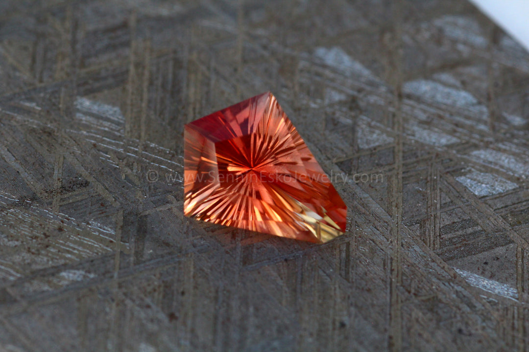 Hexagone de cerf-volant en pierre de soleil de l'Oregon de 4,2 carats - 13,9 x 10,8 mm, coupe fantaisie