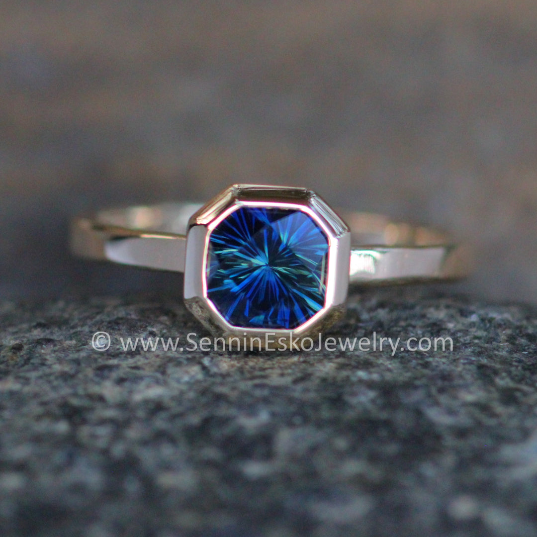 PRÊT À EXPÉDIER 1.39 Carat Inky Blue/Green Sapphire 14kt Yellow Gold Ring - Taille 6.5