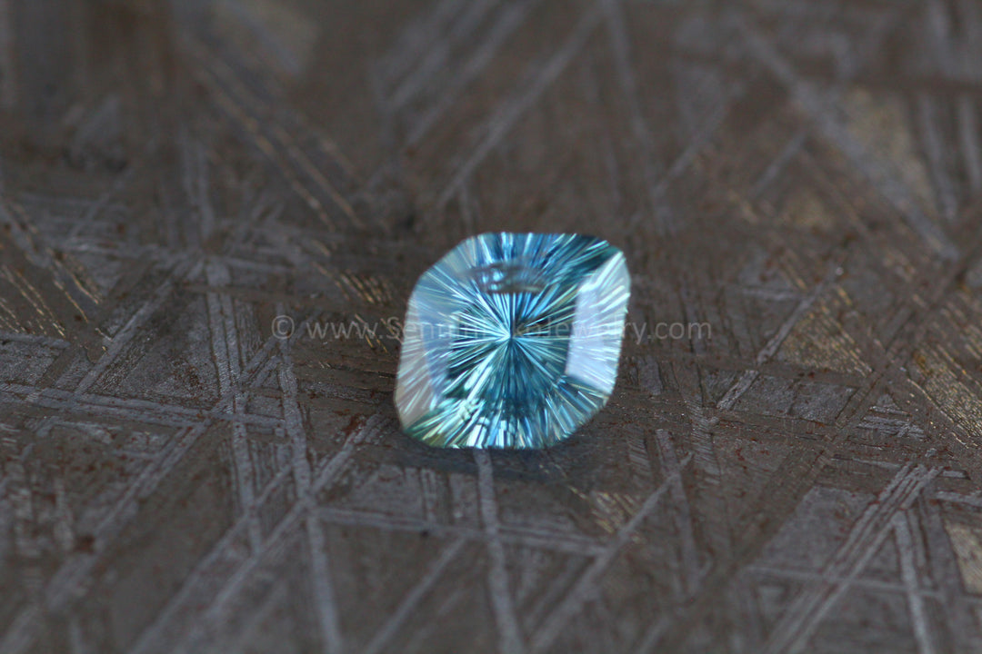 1,6 Karat eisblauer/grüner Saphir, sechseckiges Zehneck – 8,3 x 6,4 mm