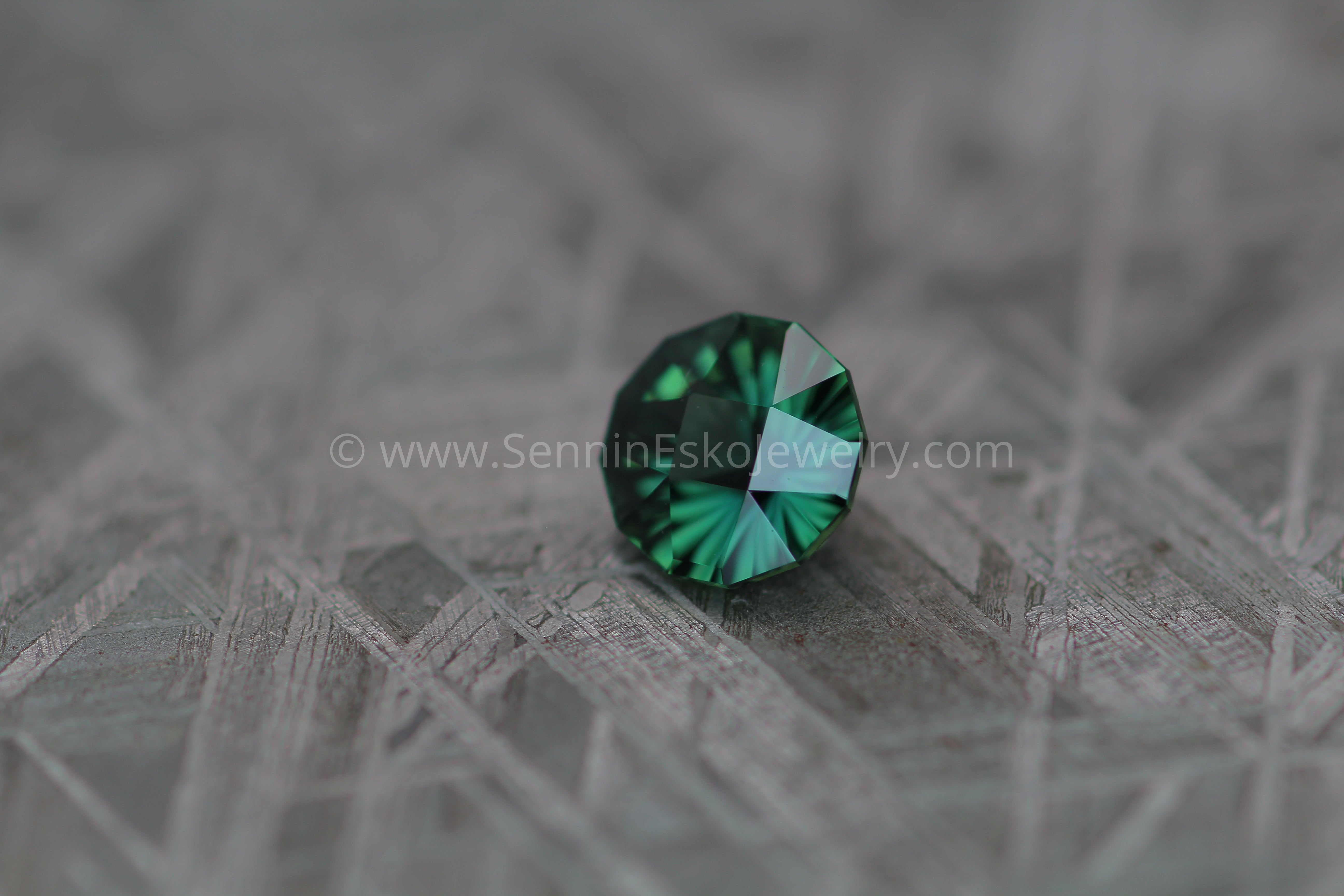 画材 Sapphire Genuine Coarse DYED Certified Piece Kashmiri 1680 Ct Blue Sapphire