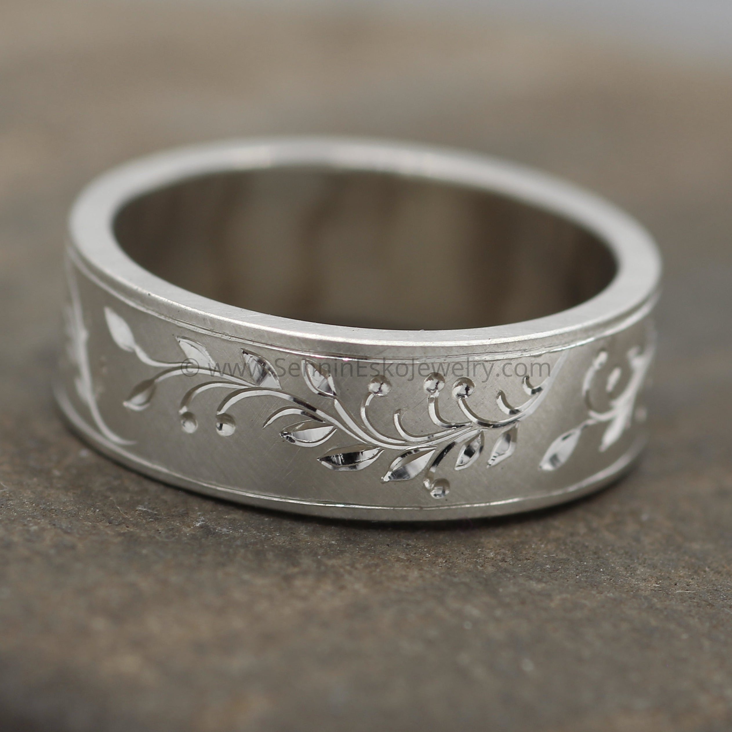 Leaf engraved sale ring