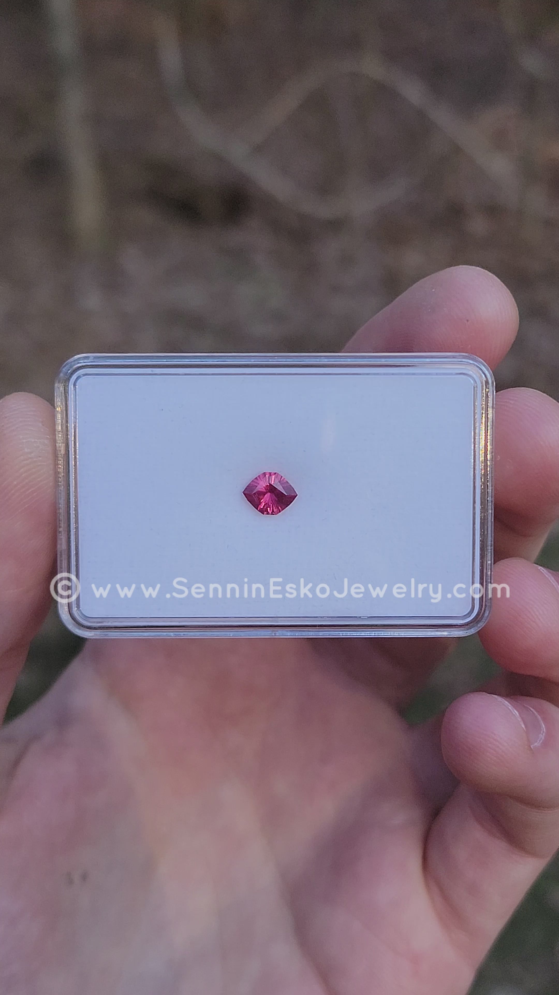 Rubyページ 0.82 ct Ruby Hexagon - Unheated - 7.2x5.5mm, Fantasy Cut