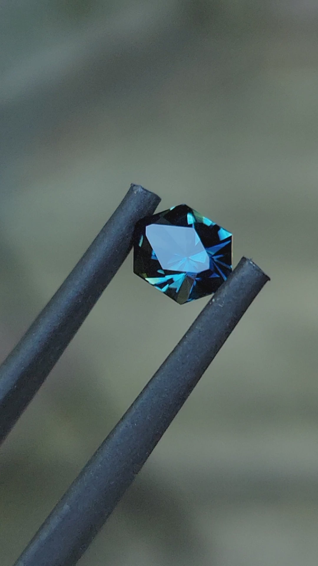 0.94 carat Blue/Yellow Sapphire Hexagon - Precision Cut, 7.1x4.7mm