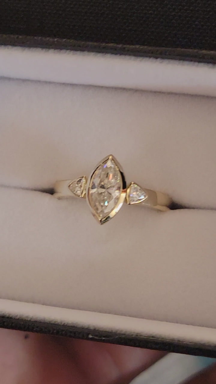 Handgefertigter Vintage-inspirierter Verlobungsring aus Moissanit-Weißgold – Marquise-Ring