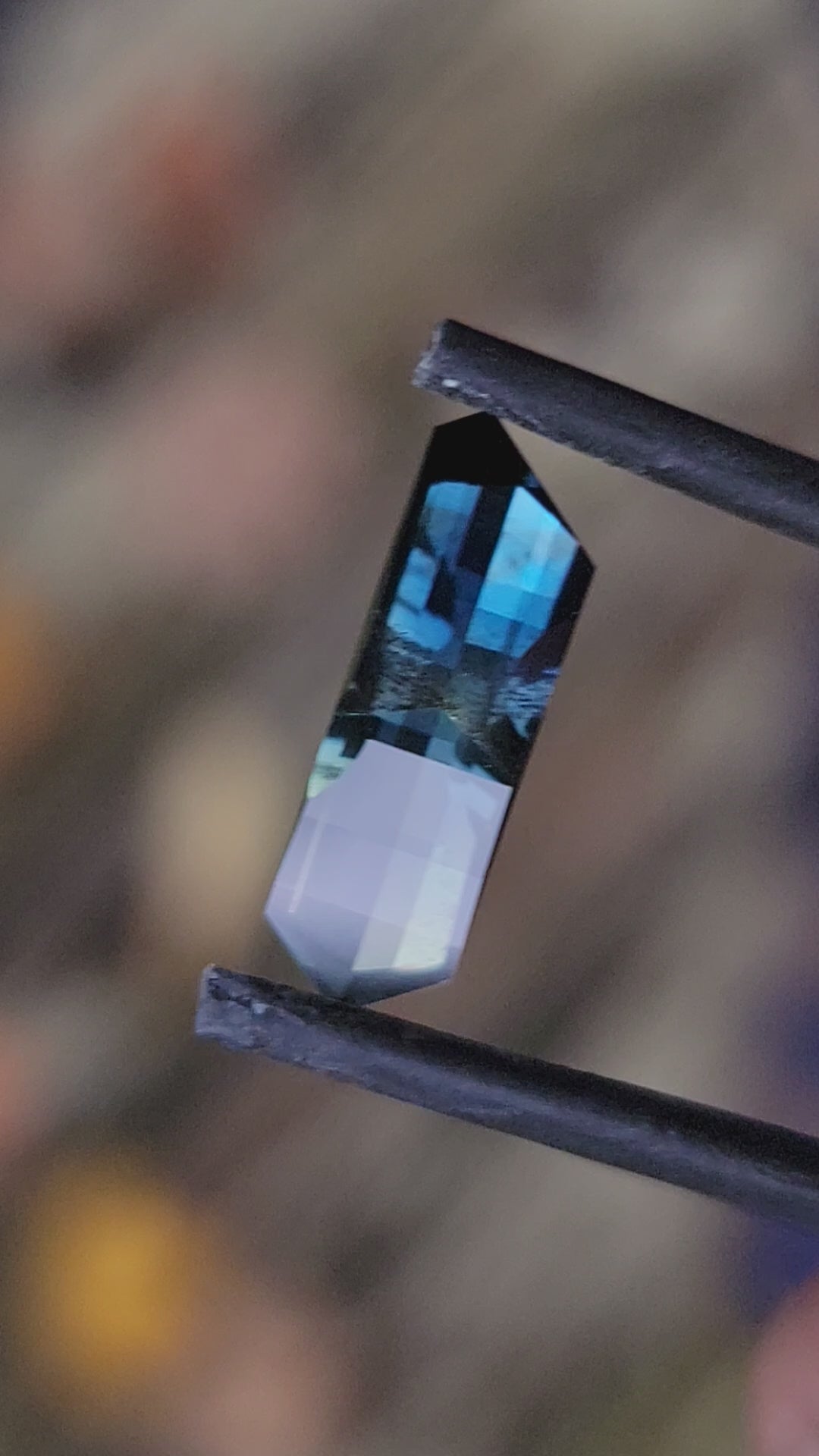 Saphir Bleu/Vert &amp; Jaune 2.2 carats - Taille Pixel Fantasy, 15.2x4.7mm