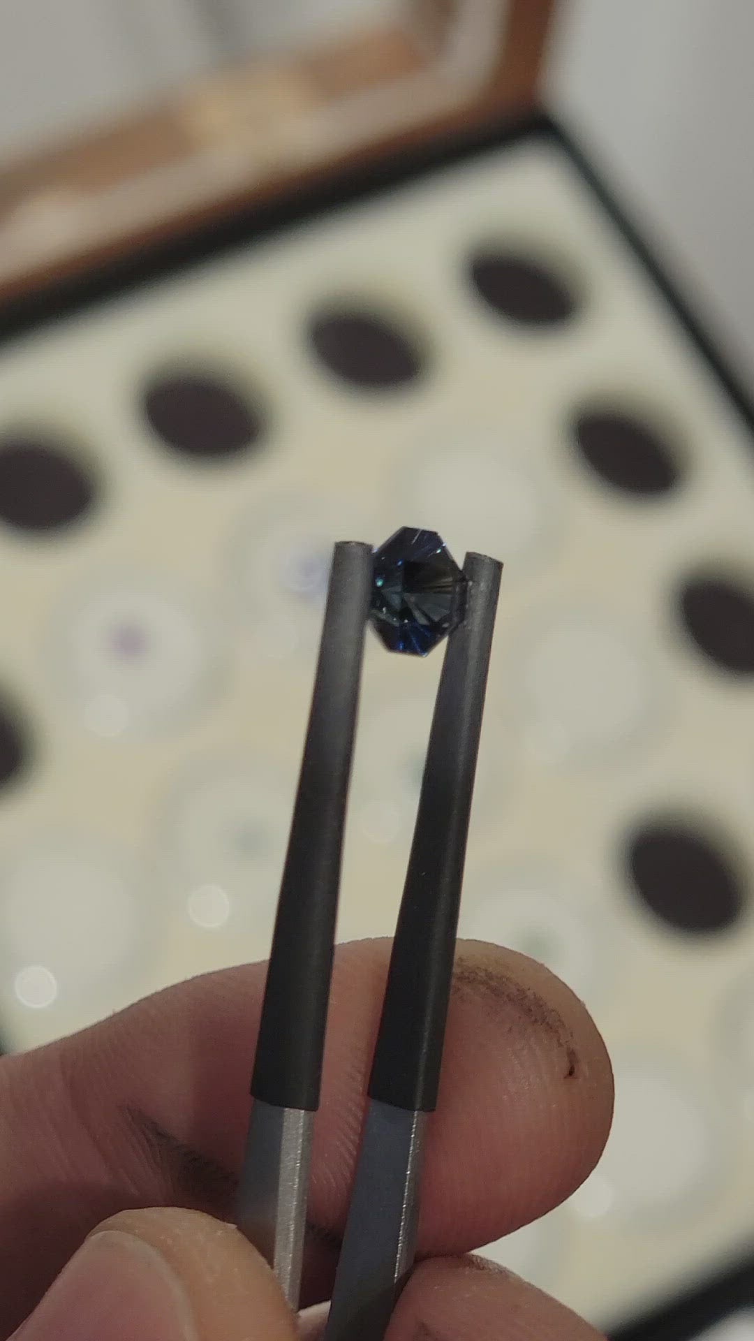 Parti saphir octogone - 1,39 carats, taille fantaisie - saphir bleu profond - 6,2 x 5,8 mm