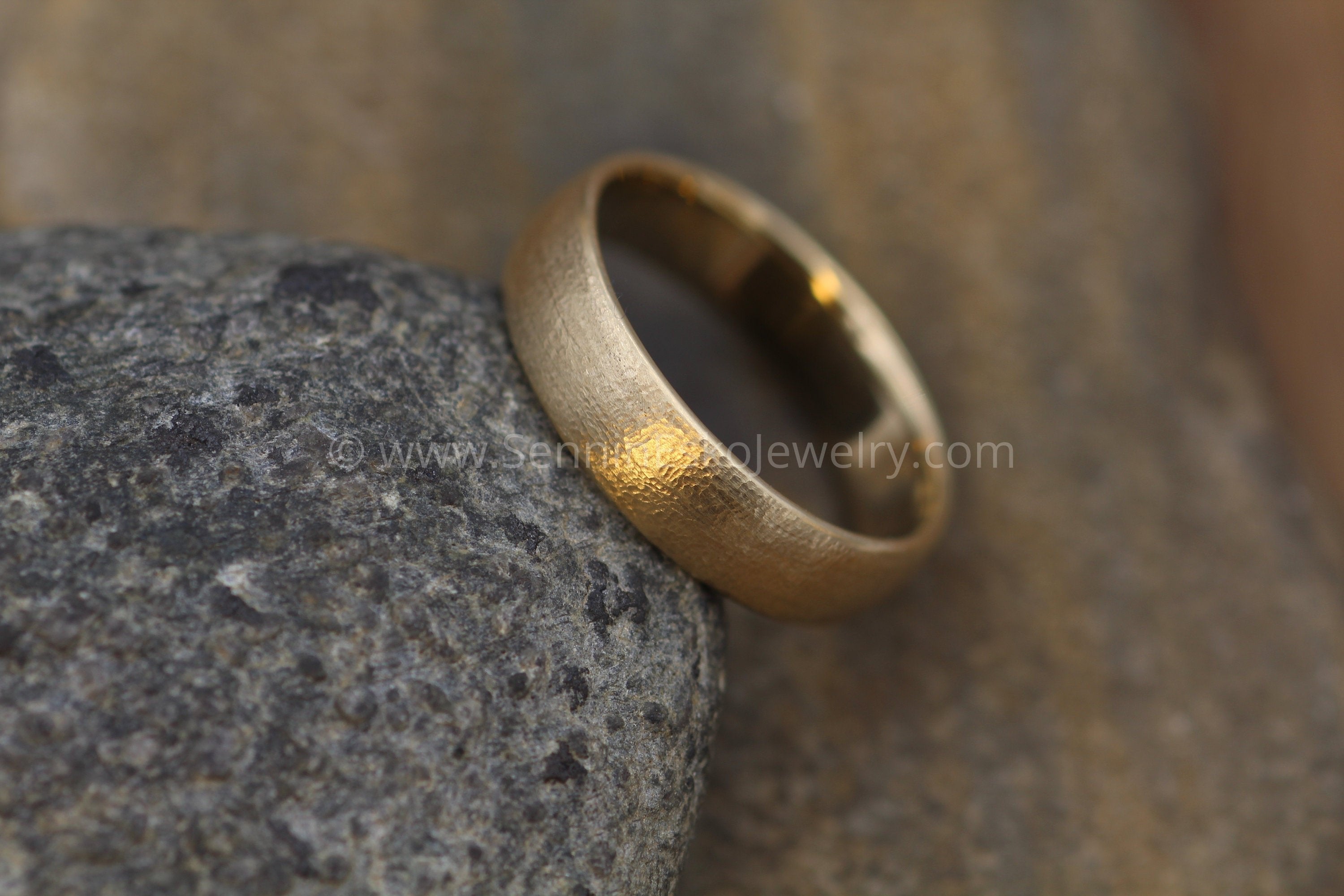 Comfort Fit 14kt Yellow Gold 6x1.7mm Textured Band – Sennin