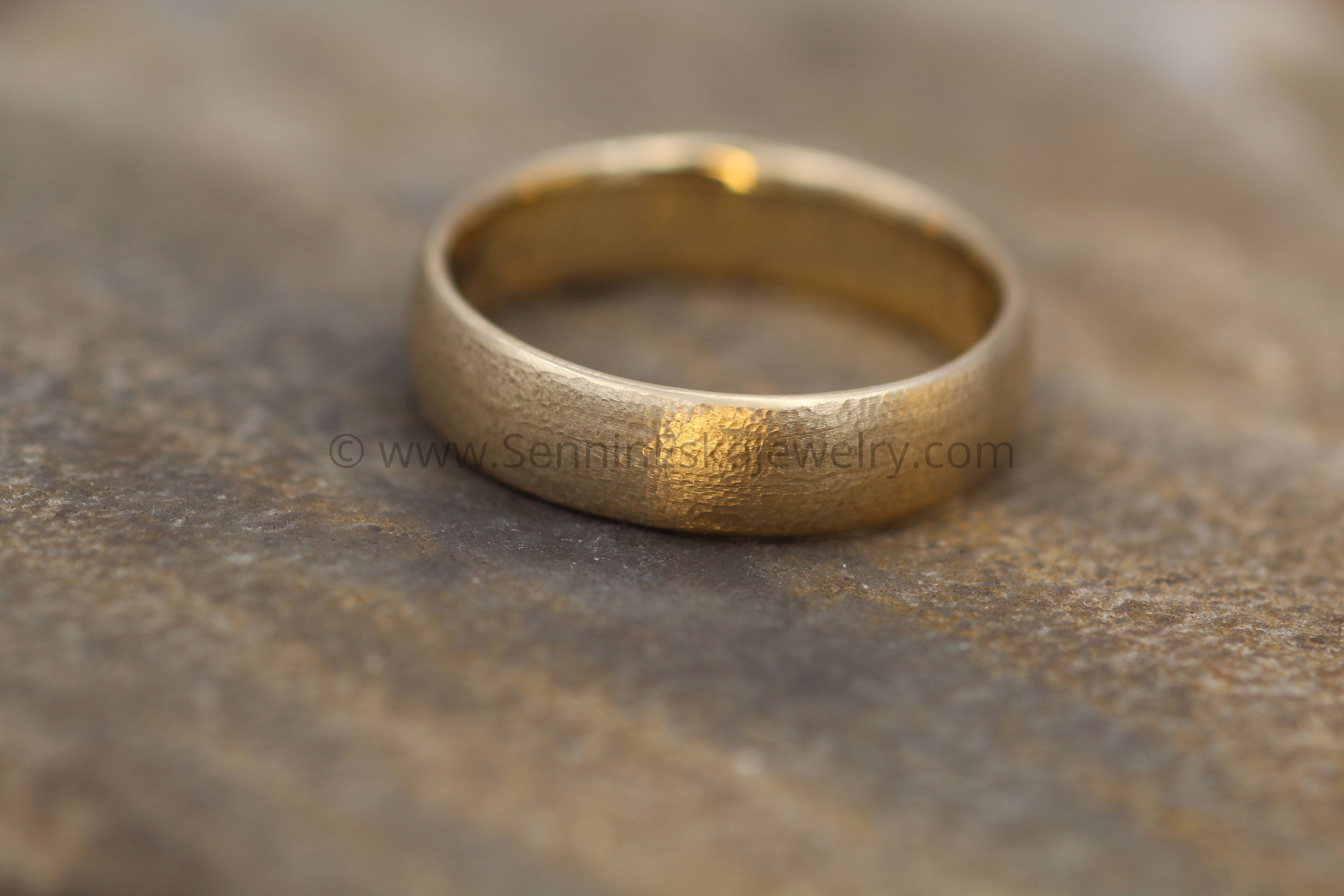 Comfort Fit 14kt Yellow Gold 6x1.7mm Textured Band – Sennin
