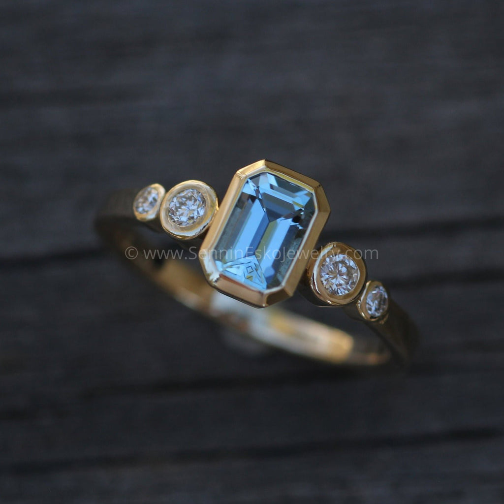 セブンテン　MAGIC GEM Five Stone Diamond Accented Multi Bezel Setting - Aquamarine