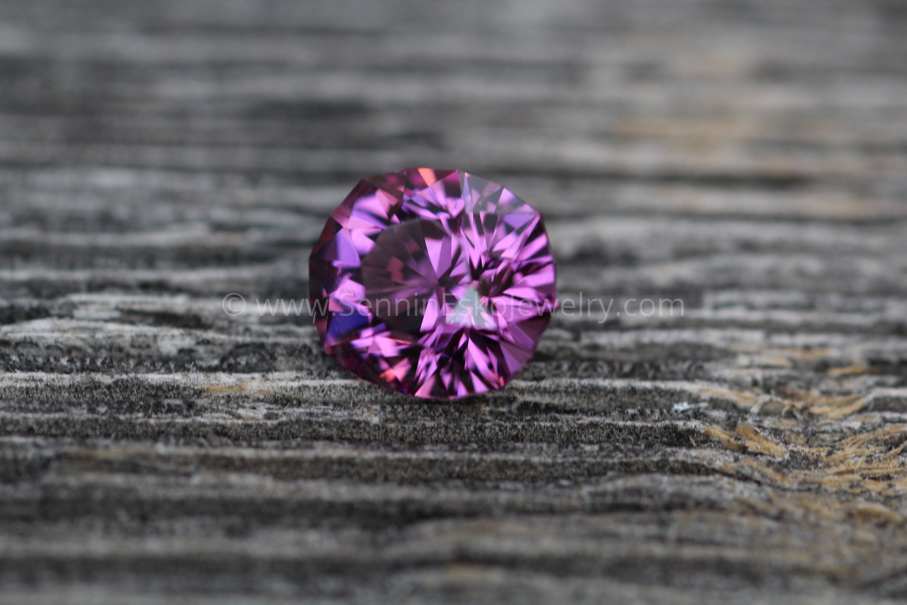 STREULE GARNET 70 24.0㎝ 1.88 Carat Electric Pink Garnet Octagon - 7.6x6.6mm - Esko