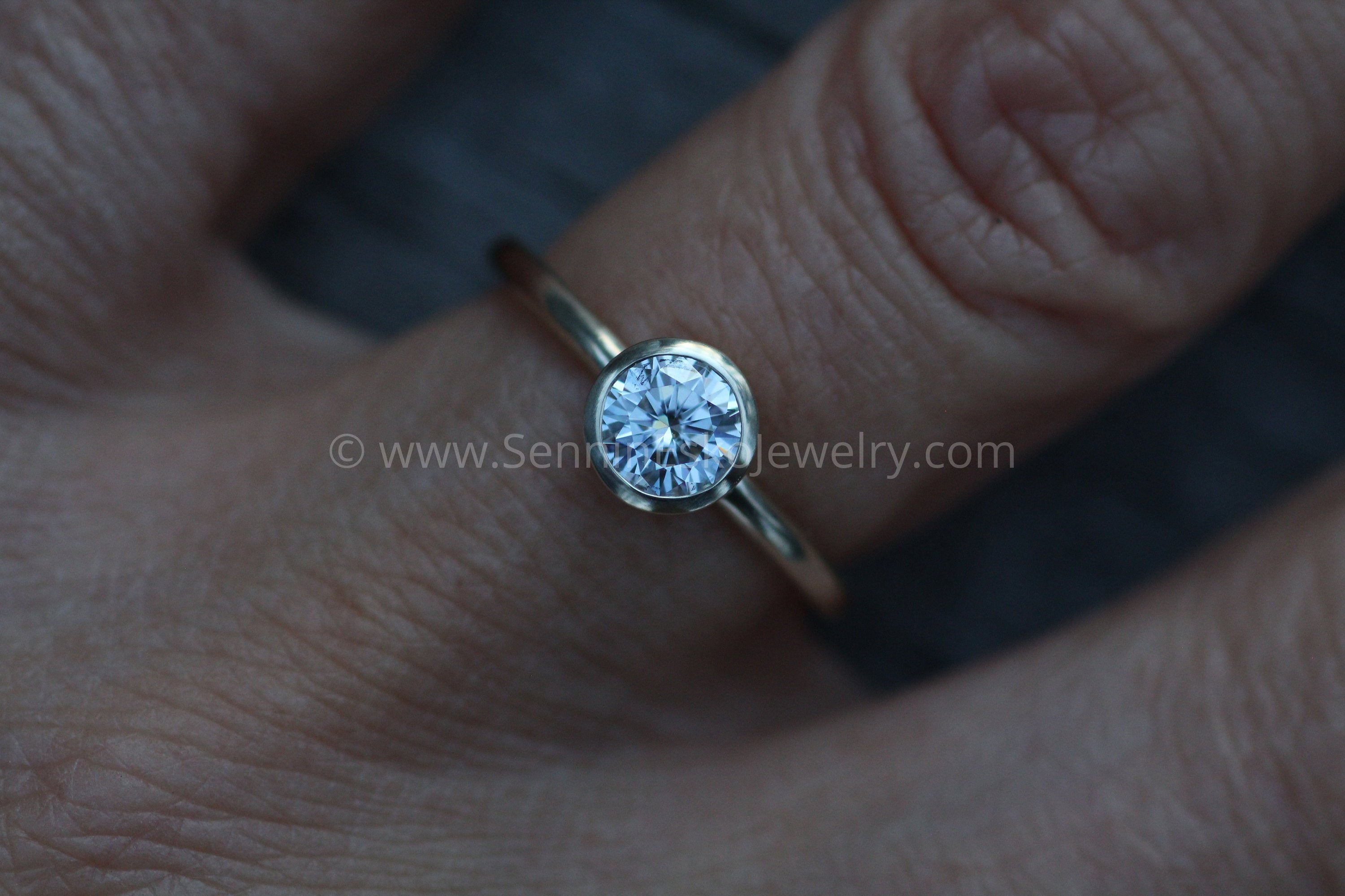 5mm deals moissanite ring